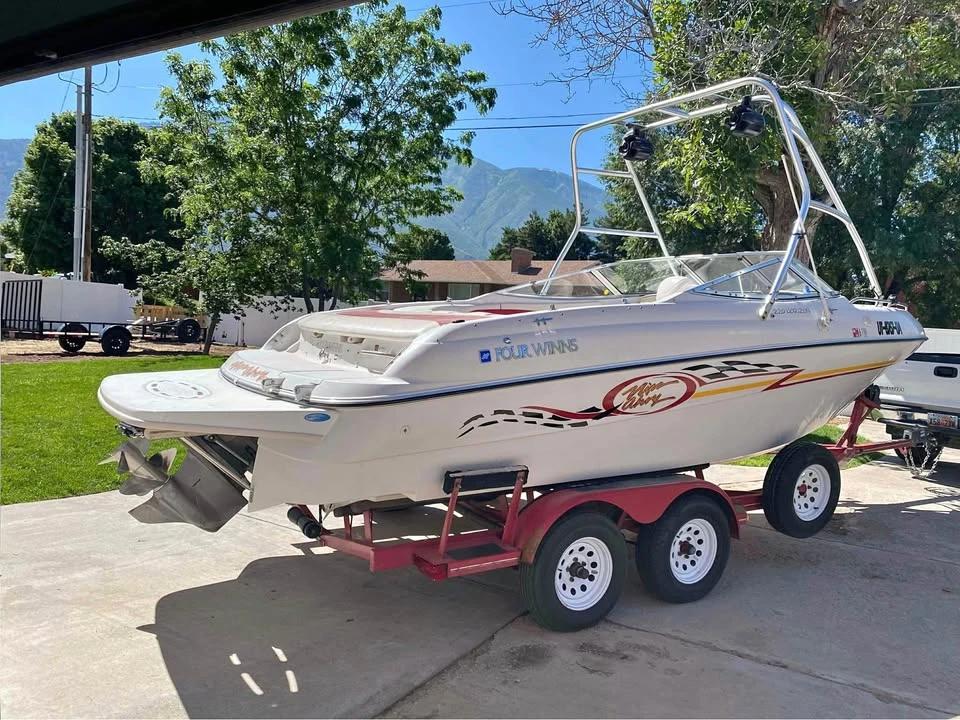 1997 Four Winns 220 Horizon
