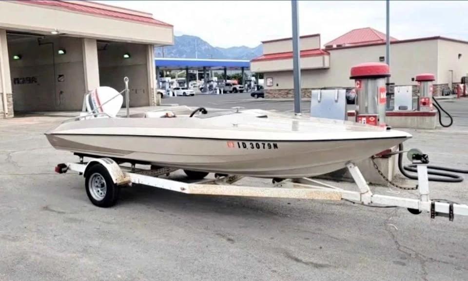 1979 Glastron CVX-16