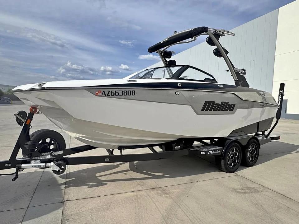 2023 Malibu M220