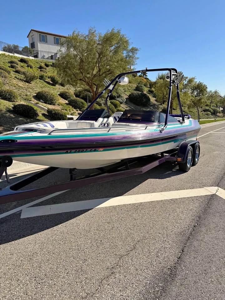 1995 Commander 21 Jet Boat