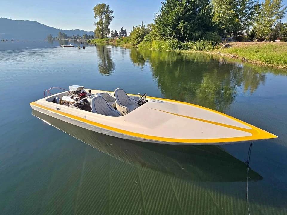 1979 Jet boat Big Block
