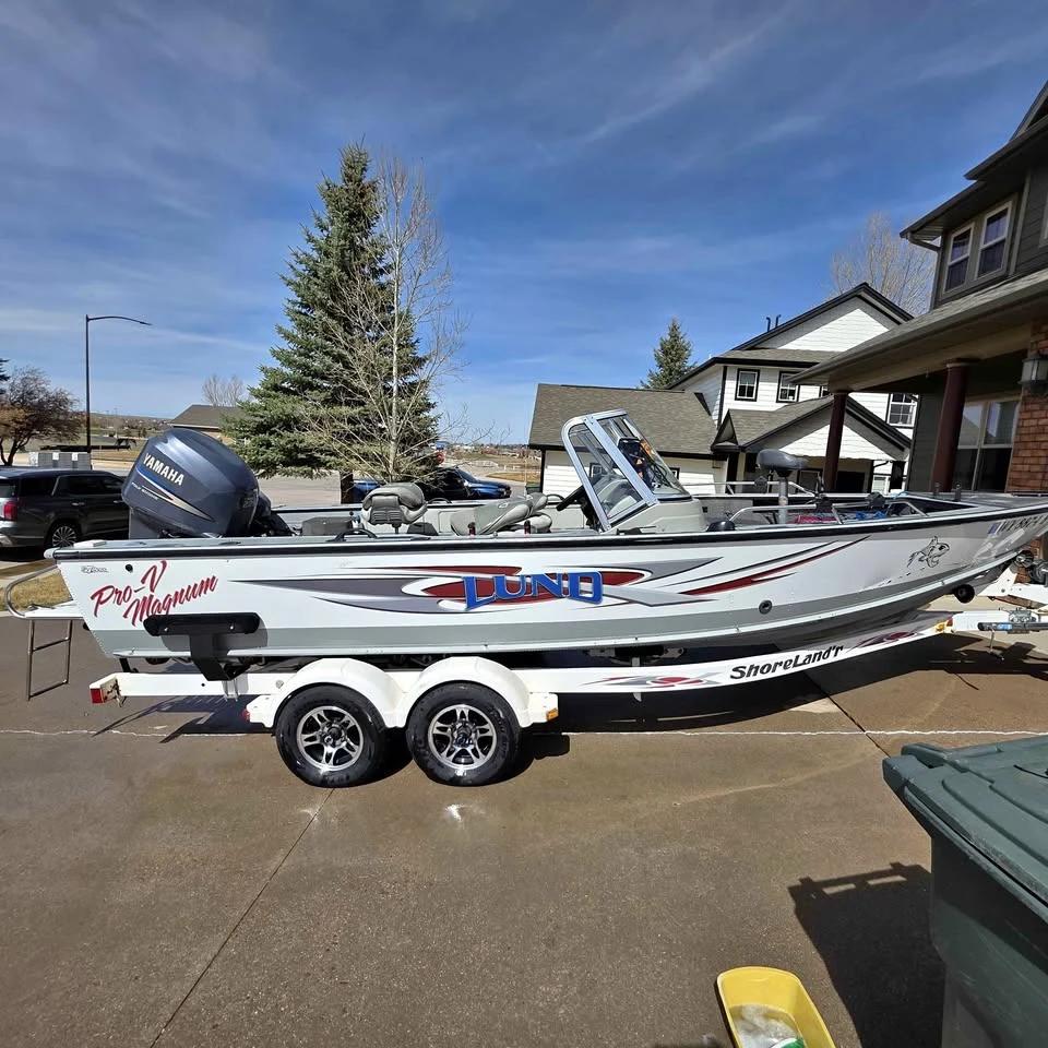 2004 Lund Pro V