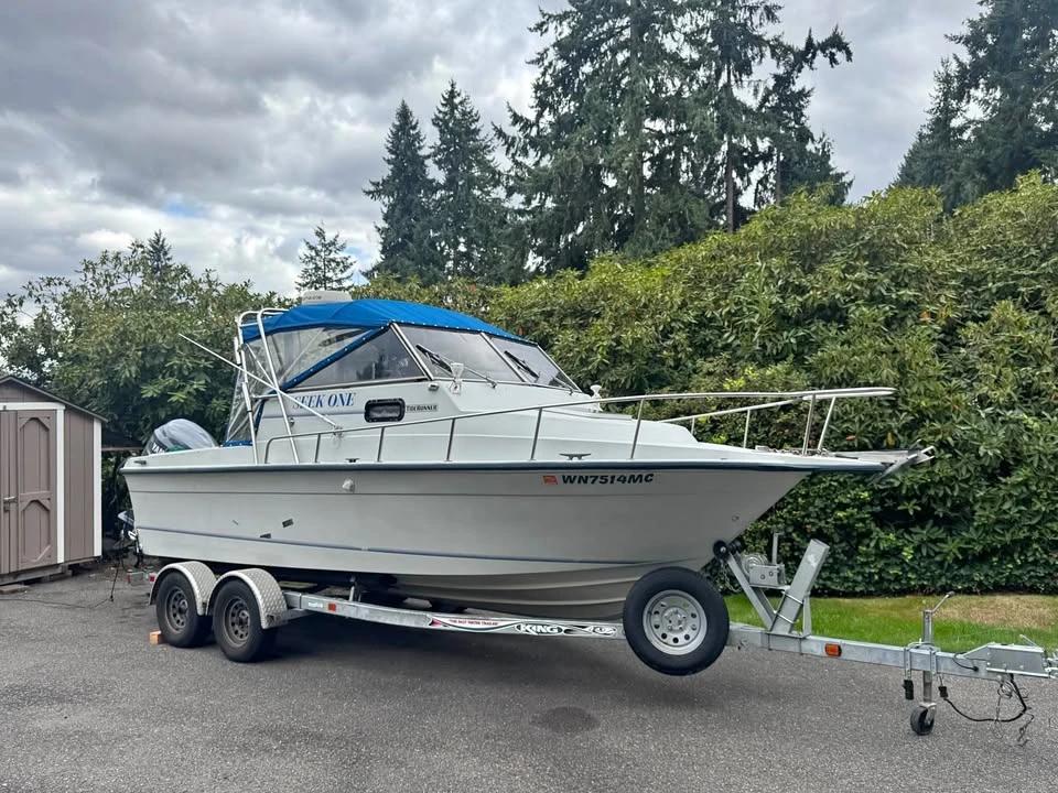 1990 Tiderunner 2100 Cuddy Cabin