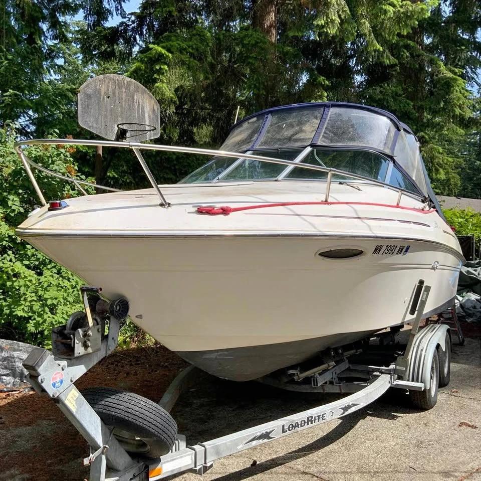 1998 SeaRay 215 express cruiser 215 EC