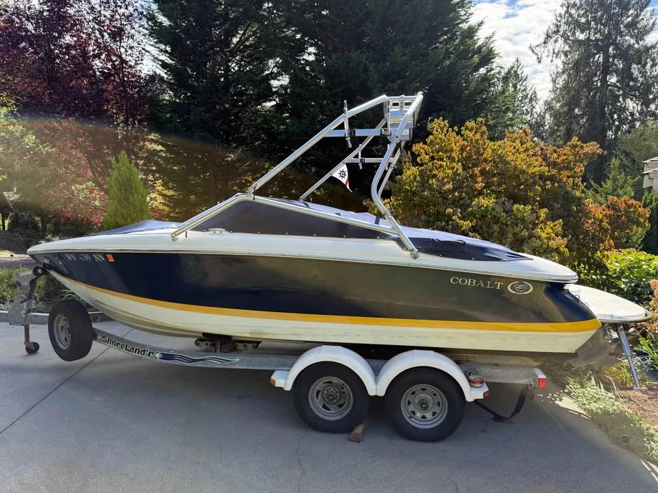 2004 Power Boat Cobalt 200