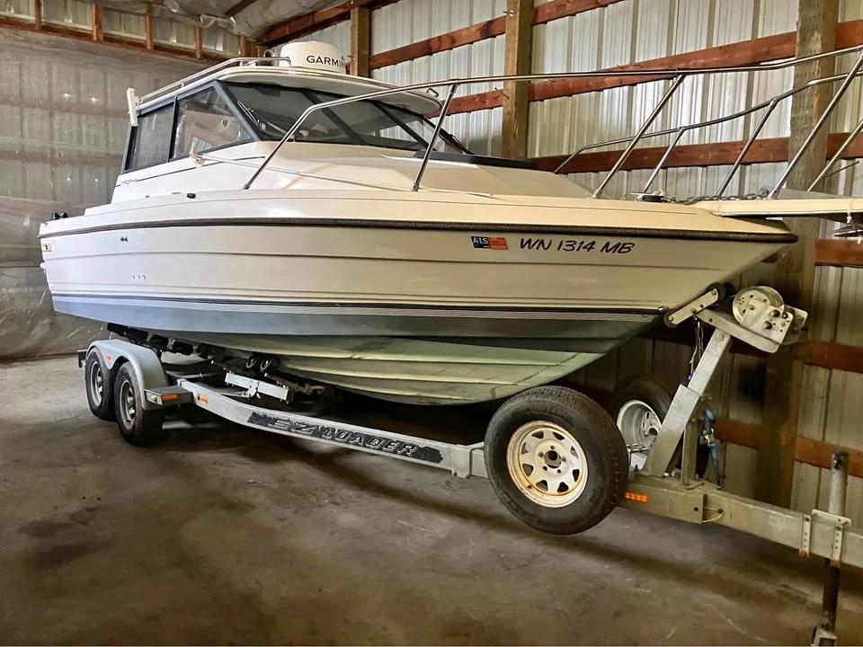 1990 Bayliner Trophy 2459 2459 Cuddy