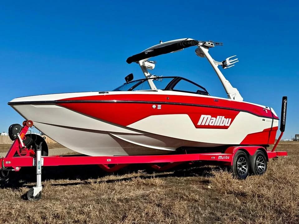 2021 Malibu 23 LSV