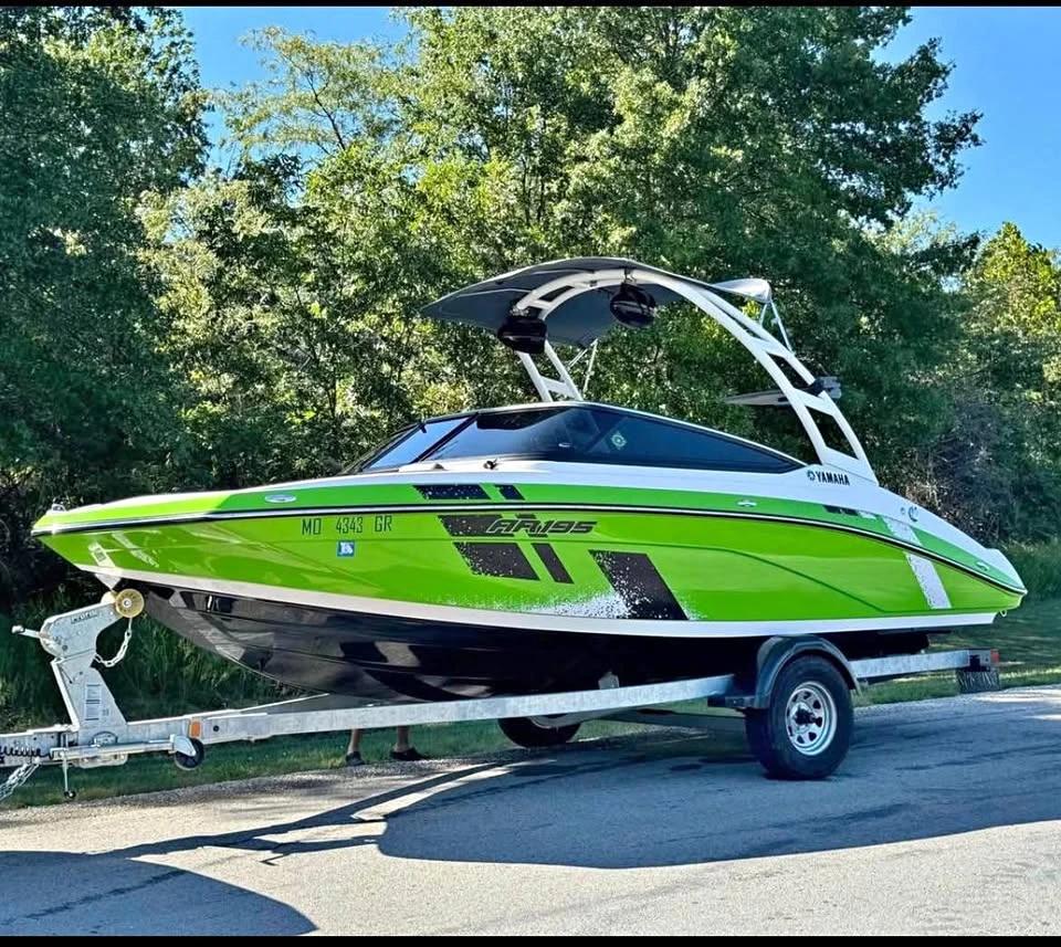 2022 Yamaha AR-195