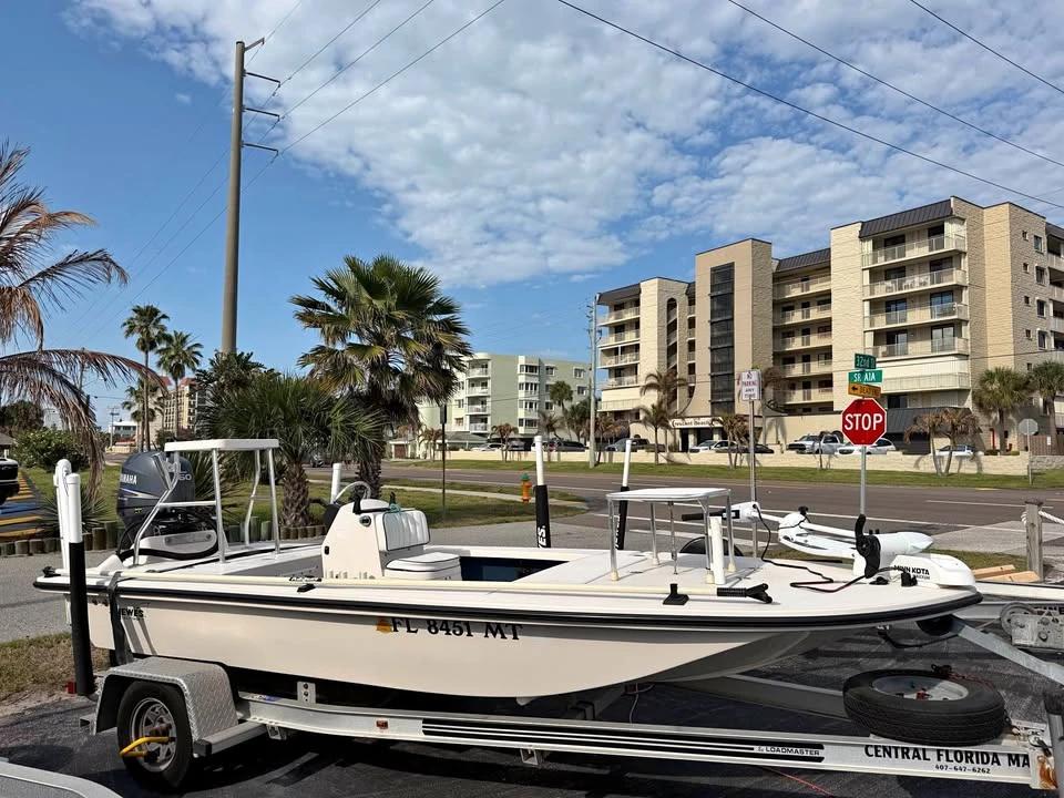 2005 Hewes Tail Fisher 17