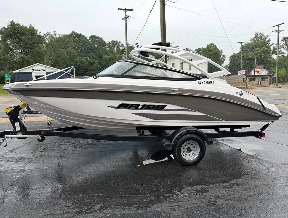 2023 Yamaha AR195