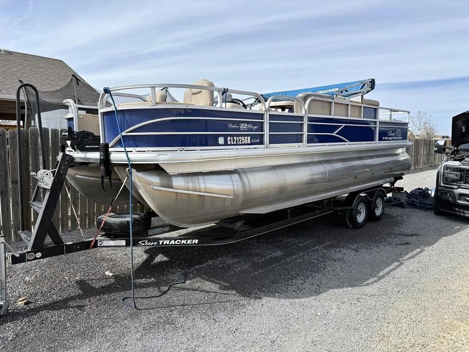 2017 Sun Tracker Barge 22 XP3