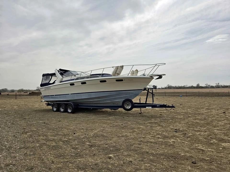 1990 Bayliner 3250 Conquest