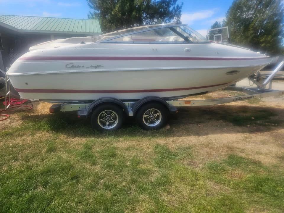1998 Chris Craft 210 cuddy cabin boat