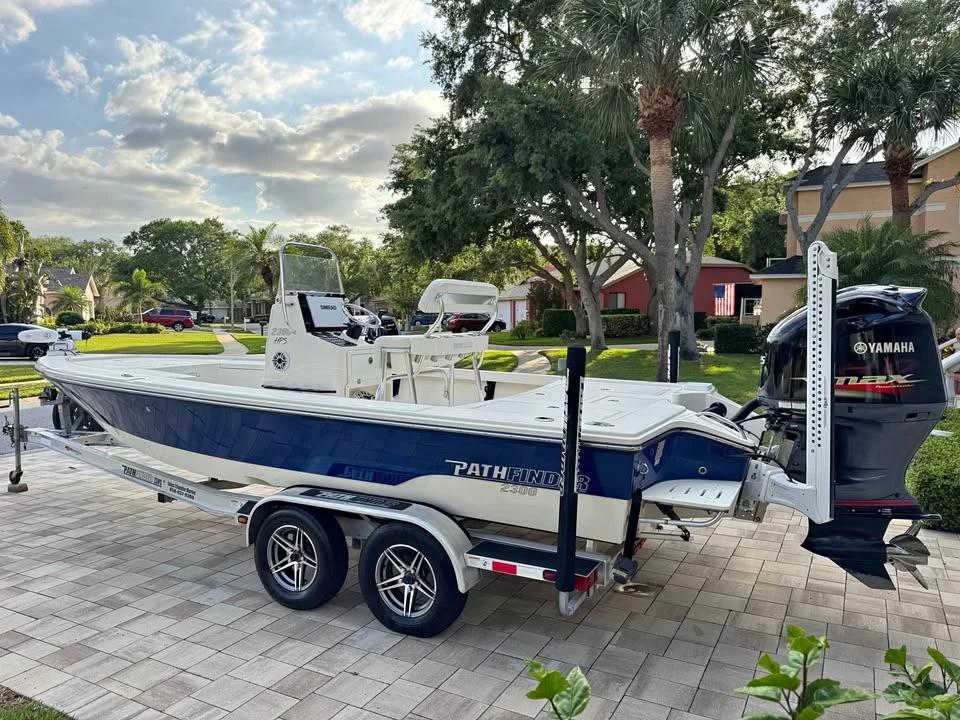 2012 Pathfinder 23 HPS