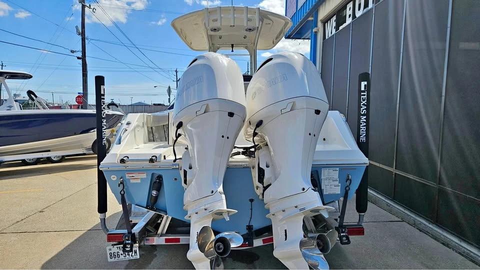2022 Cobia 240 CC