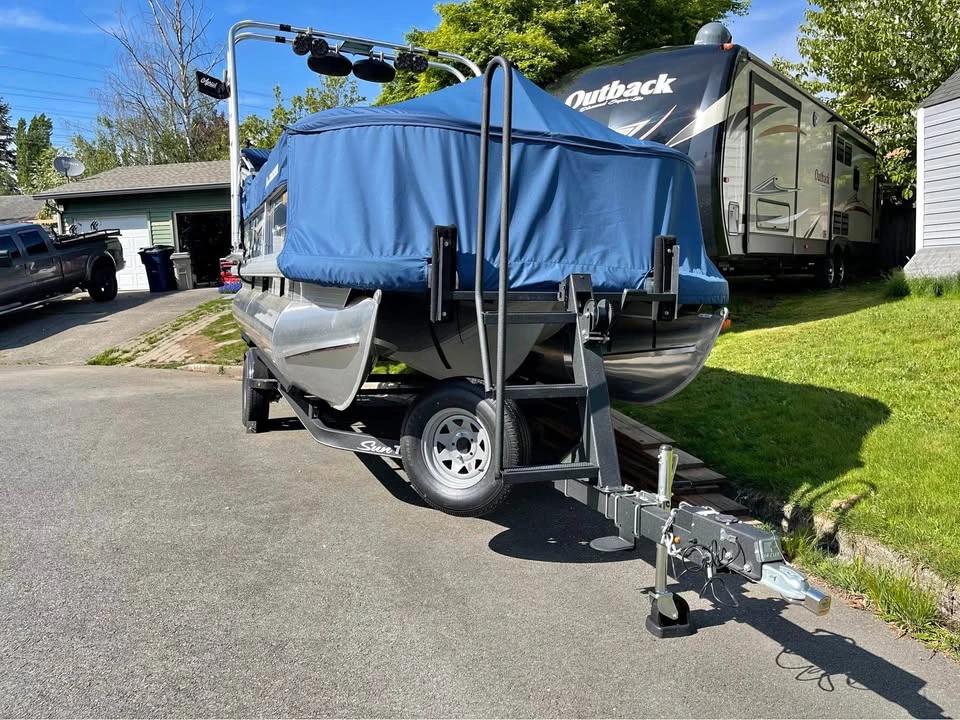2020 sun tracker DLX 18 Bass Buggy 18 DLX