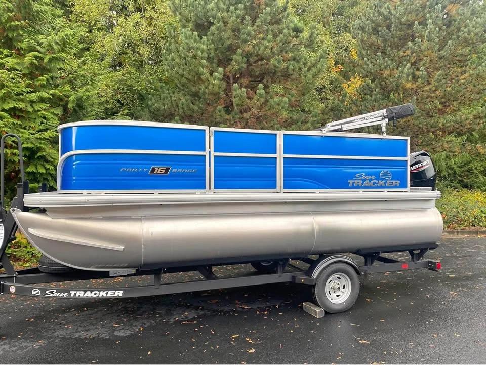 2026 Sun Tracker 16 party barge