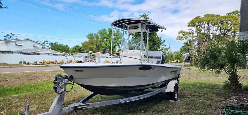2000 Key West 1900 Center Console