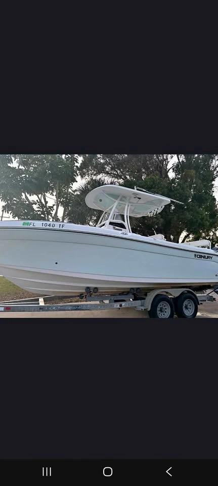 2022 Century 2600 Center Console