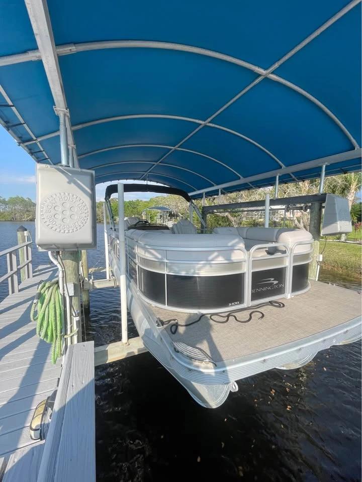 2015 Bennington 22ft Pontoon