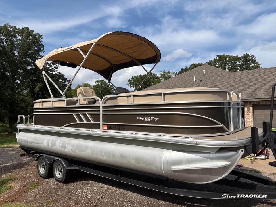 2020 Party barge 22
