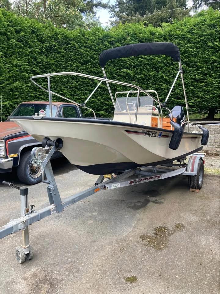 1989 17’ Boston Whaler 170 Montauk