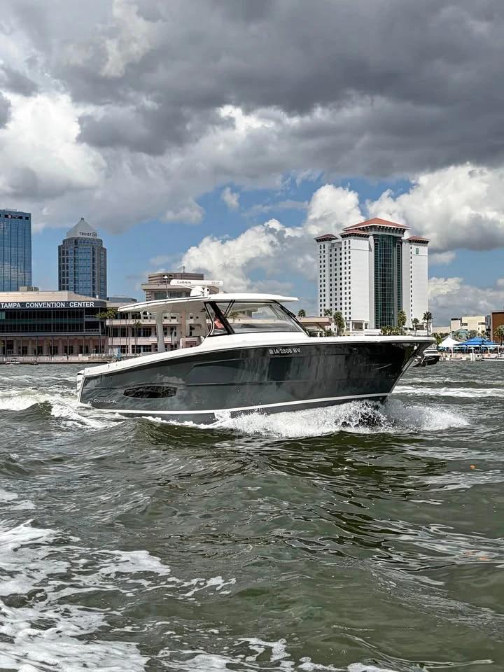 2021 Regal Boats 38 SAV