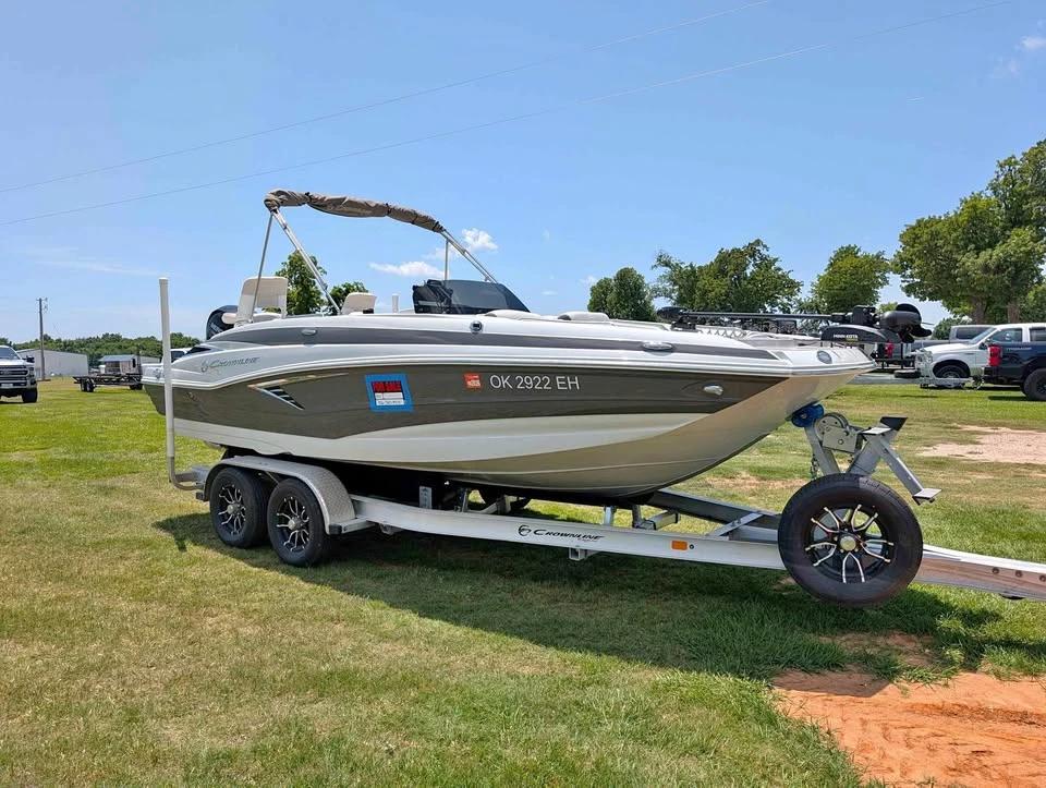 2021 Crownline E205XS