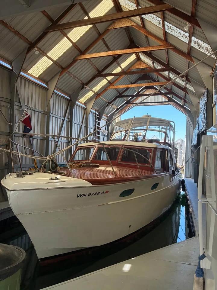 1954 1954 Chris Craft 31' Sedan Cruiser