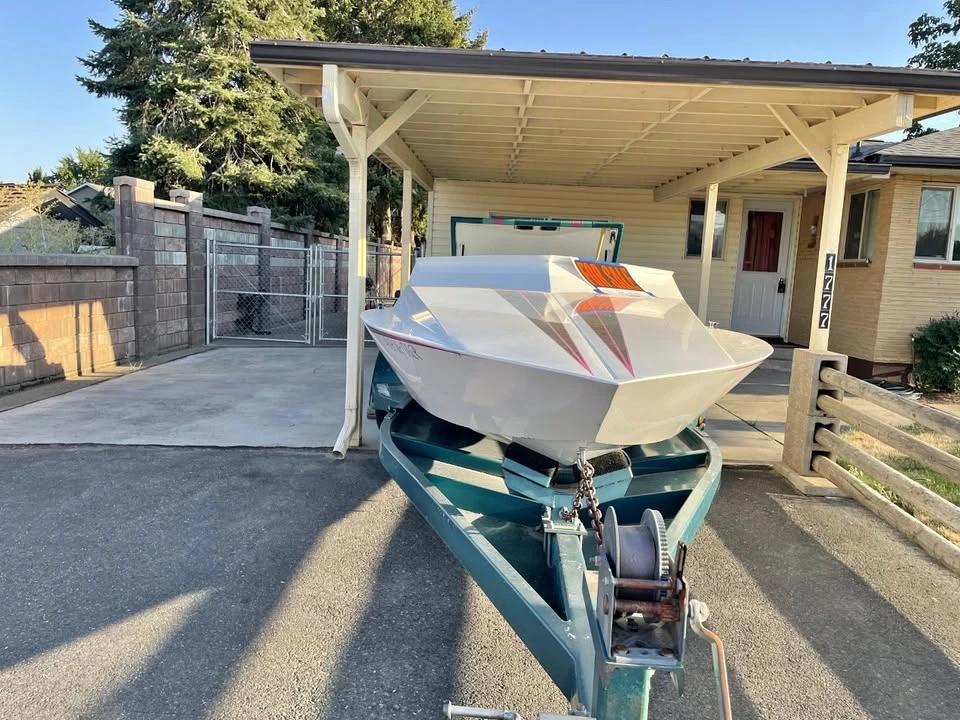1991 Outlaw Jet boat