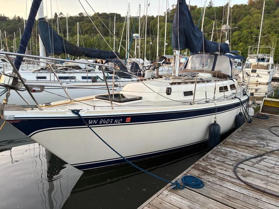 1980 Cal 31 ‘ Sailboat Cal 31