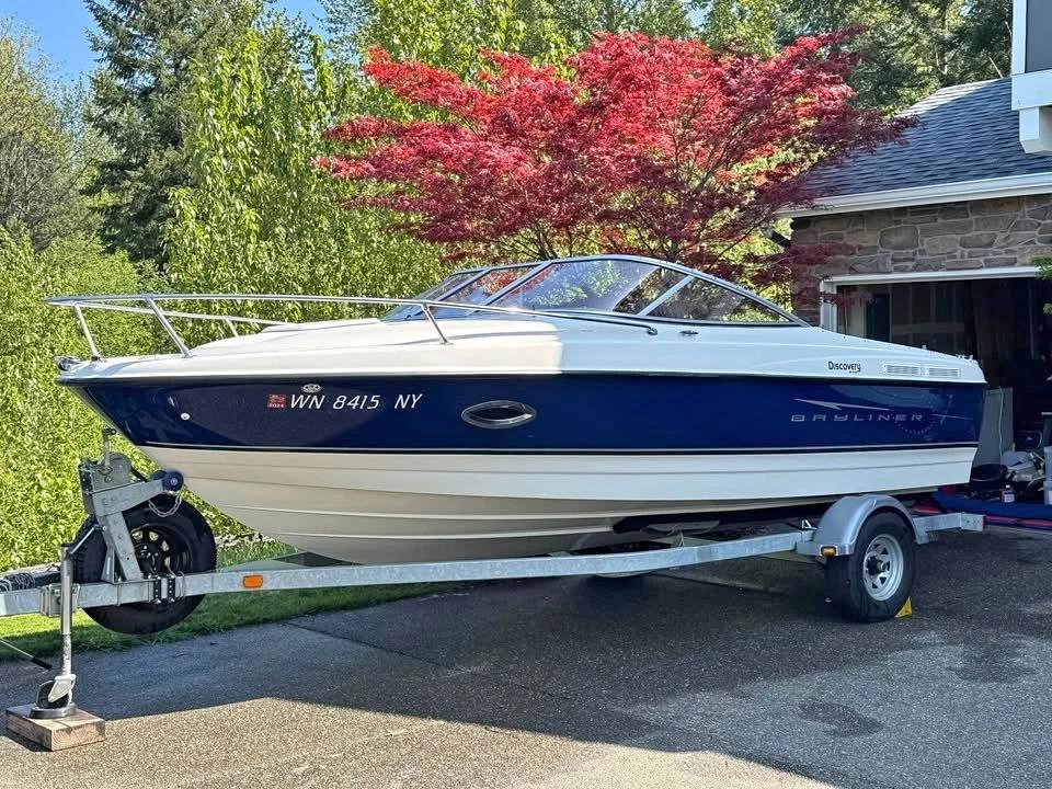 2009 Cuddy Cabin Bayliner 210