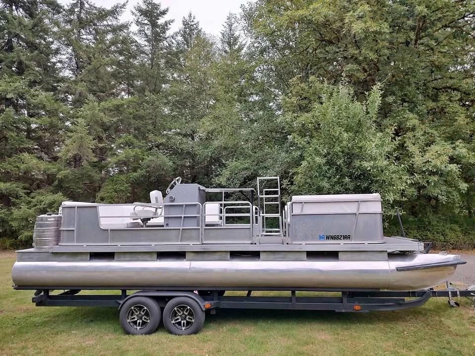 2011 SUN TRACKER 24 DLX