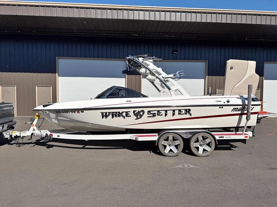 2011 Malibu 23 lsv