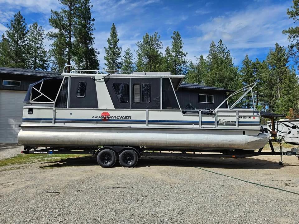 1991 Sun Tracker Party Hut 30