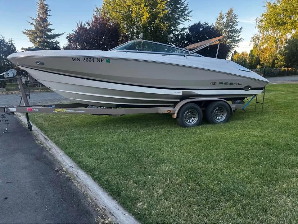 2005 Regal 22’ 2200 Bowrider
