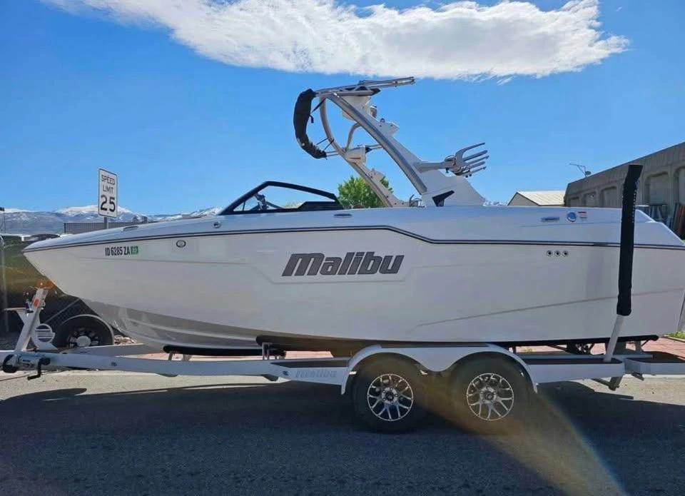 2021 Malibu M220