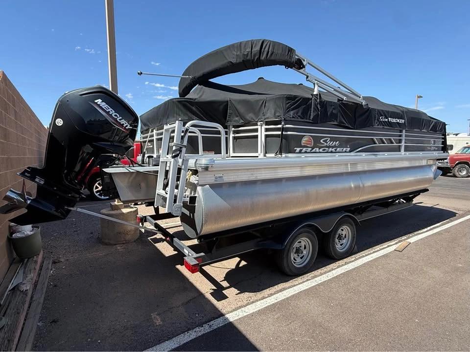 2020 Sun Tracker Fishin’ Barge 20 DLX Fishin’ Barge 20 DLX