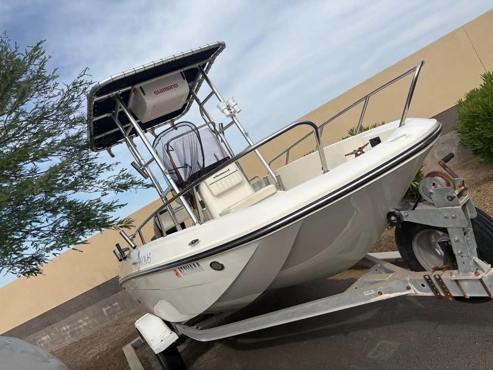 2019 bay liner f18