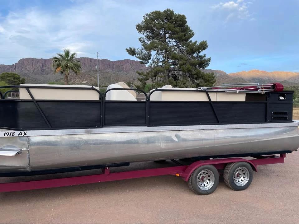 1997 Playcraft tritoon 2400 Powertoon