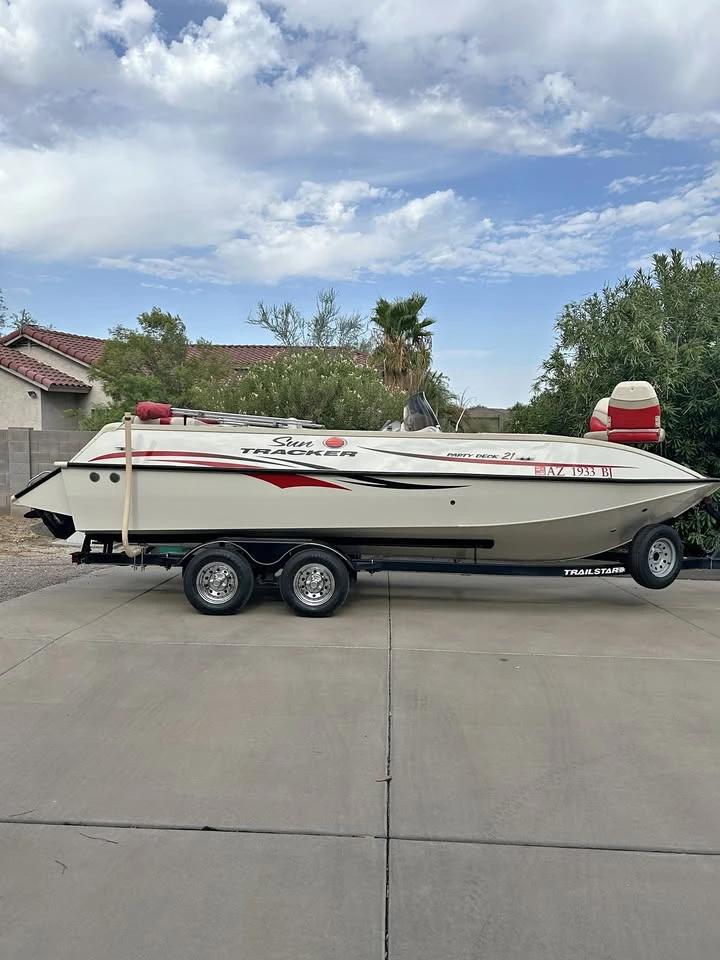 2005 Sun Tracker Marine party deck 21