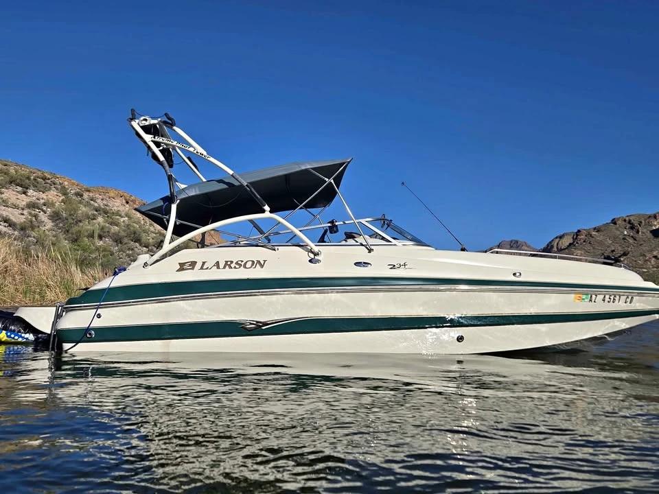 2002 Larson Escape 234