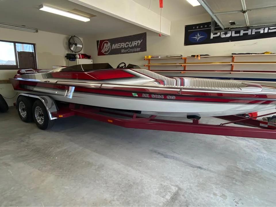 1990 Ultra 21 open bow