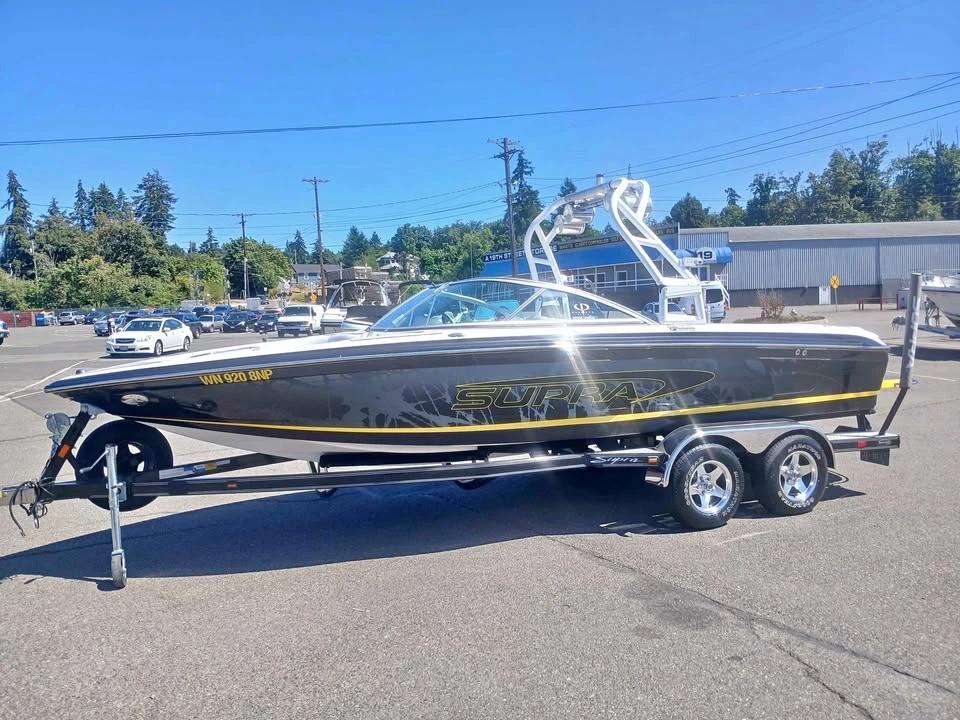 2005 Supra Ski Boat
