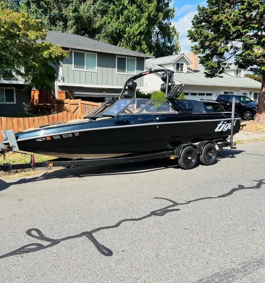 1998 tige wakeboarding boat nice