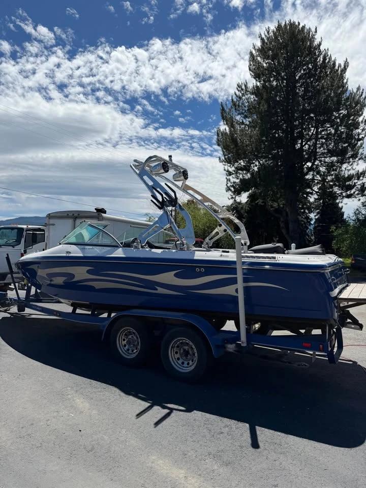 2003 Monterey montura 228si