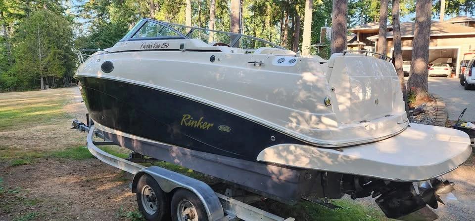 2005 Rinker fiesta vee 250 Rinker Fiesta Vee 250