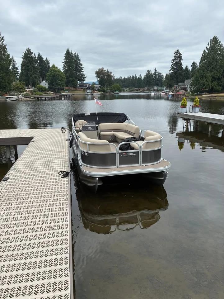 2024 Sun Tracker Party Barge Pontoon 16' Sun Tracker Party Barge 16 DLX