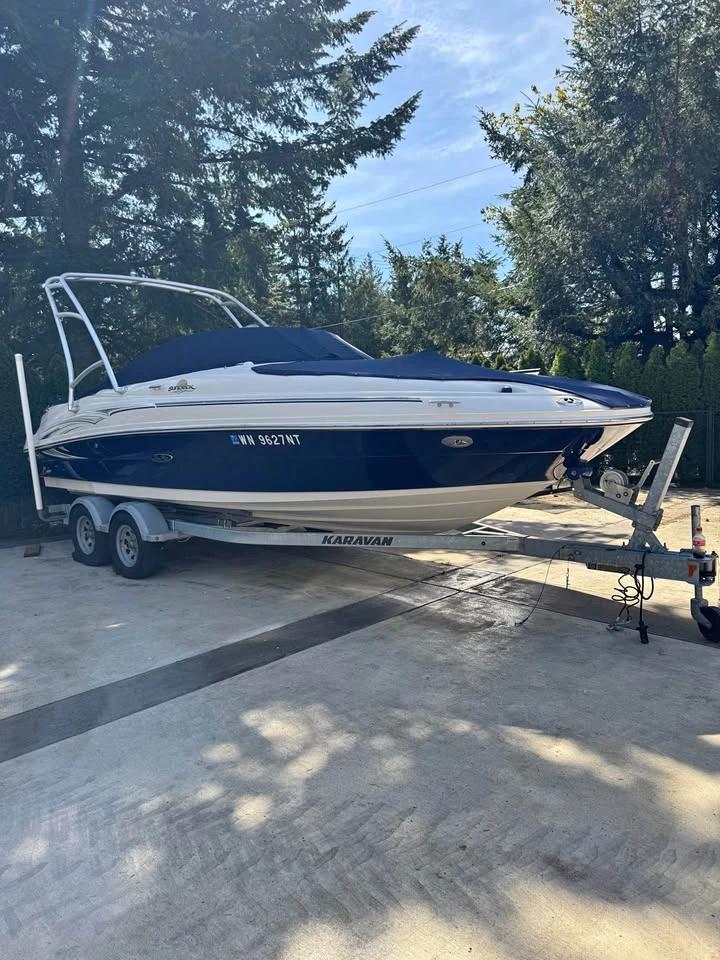 2006 Sea Ray 23’ Bowrider 220 Select