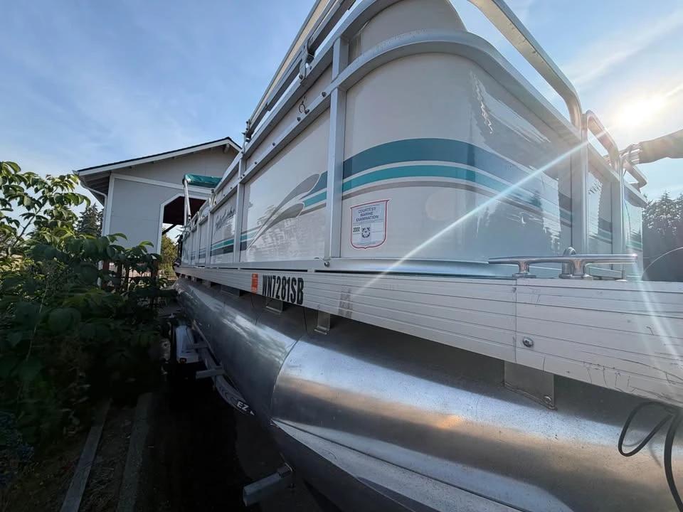 2016 24 ft pontoon boat Bennington 24 LFB